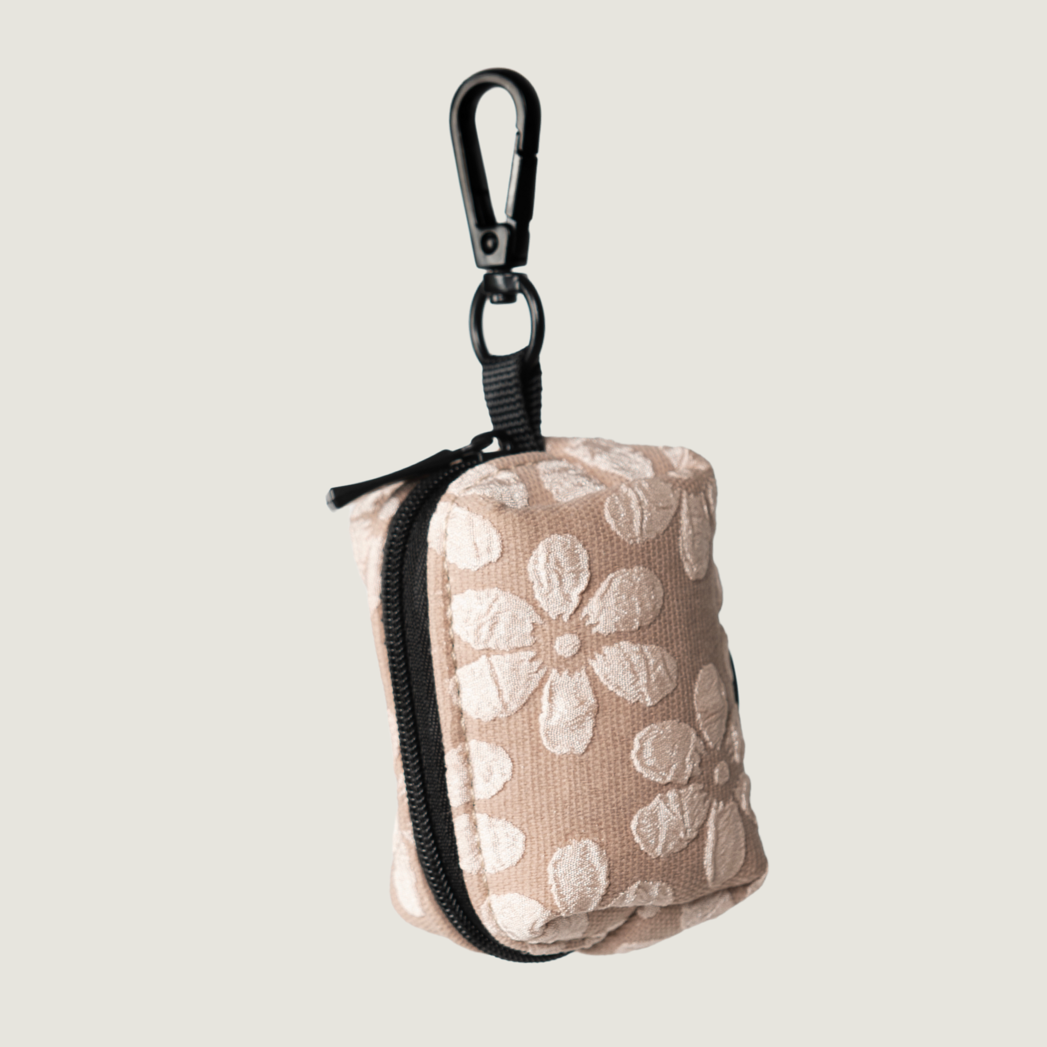 Achterkant van de Blush Elegance poepzakjeshouder van Jaap & Co