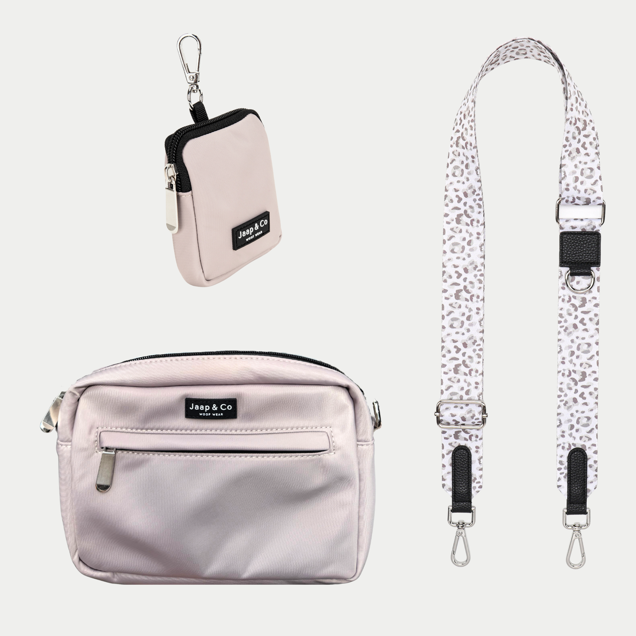Een beige, roze ondertoon dogmom bag met matchende treat pouch, gecombineerd met onze Snowy Leopard Strap. Deze strap heeft een witte basis met beige/taupe leopard print.