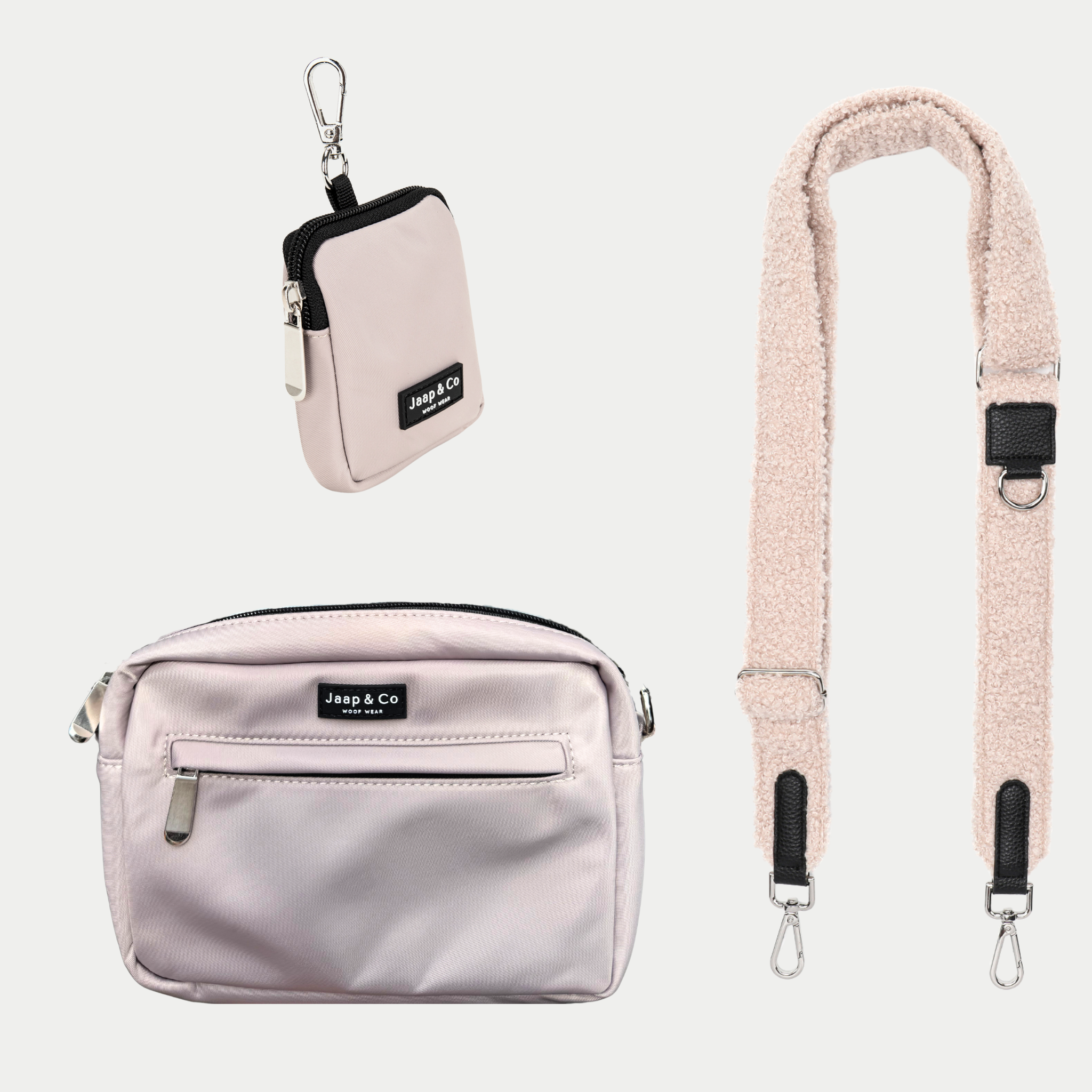 De latte Machiato dogmom bag met treatpouch met de verwisselbare strap in een beige teddy stof