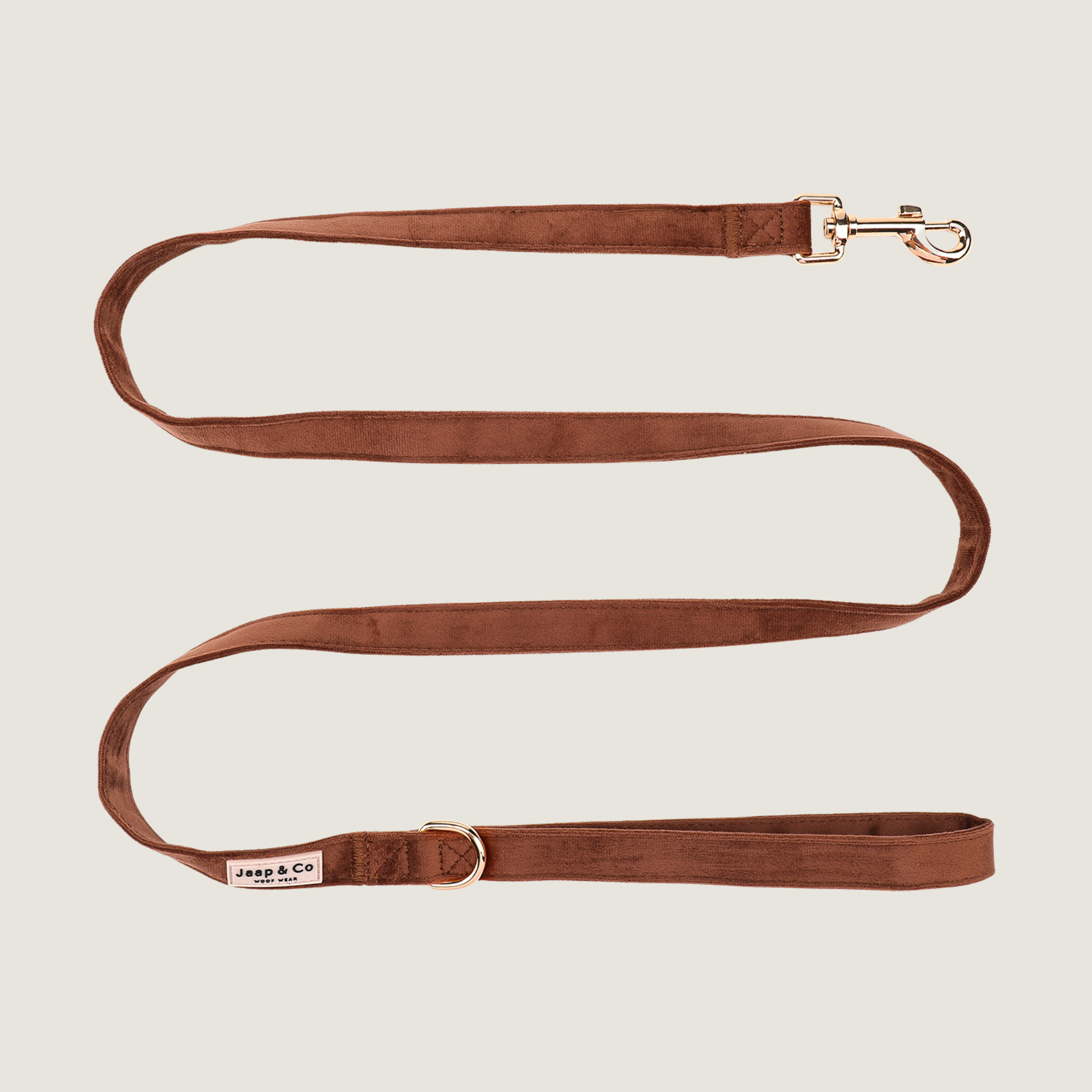 Bruine velvet hondenriem met gouden hardware van Jaap & Co, perfect voor de herfst.