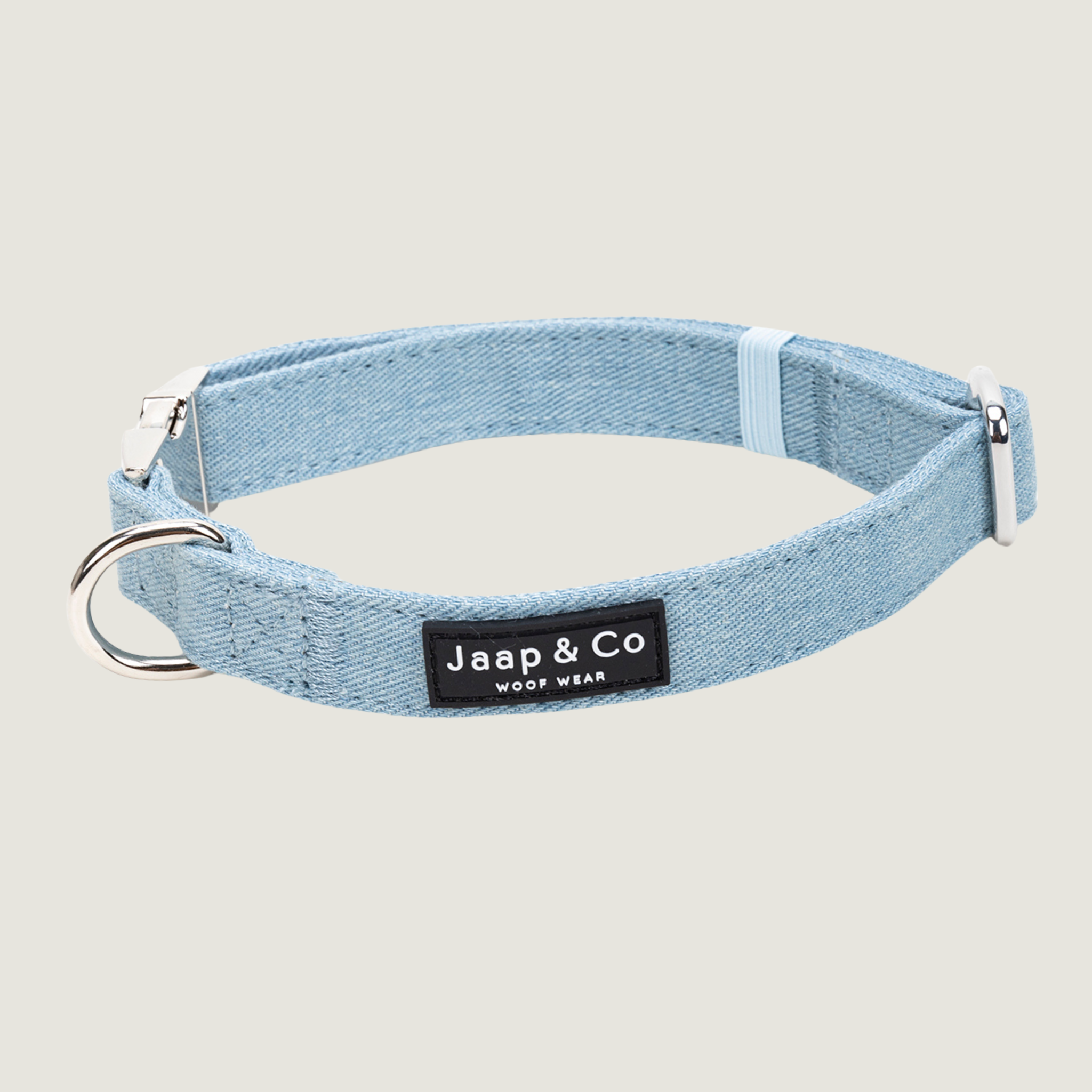 Voorkant van de lichtblauwe denim hondenhalsband van de Jaap & Co Denim Days collectie