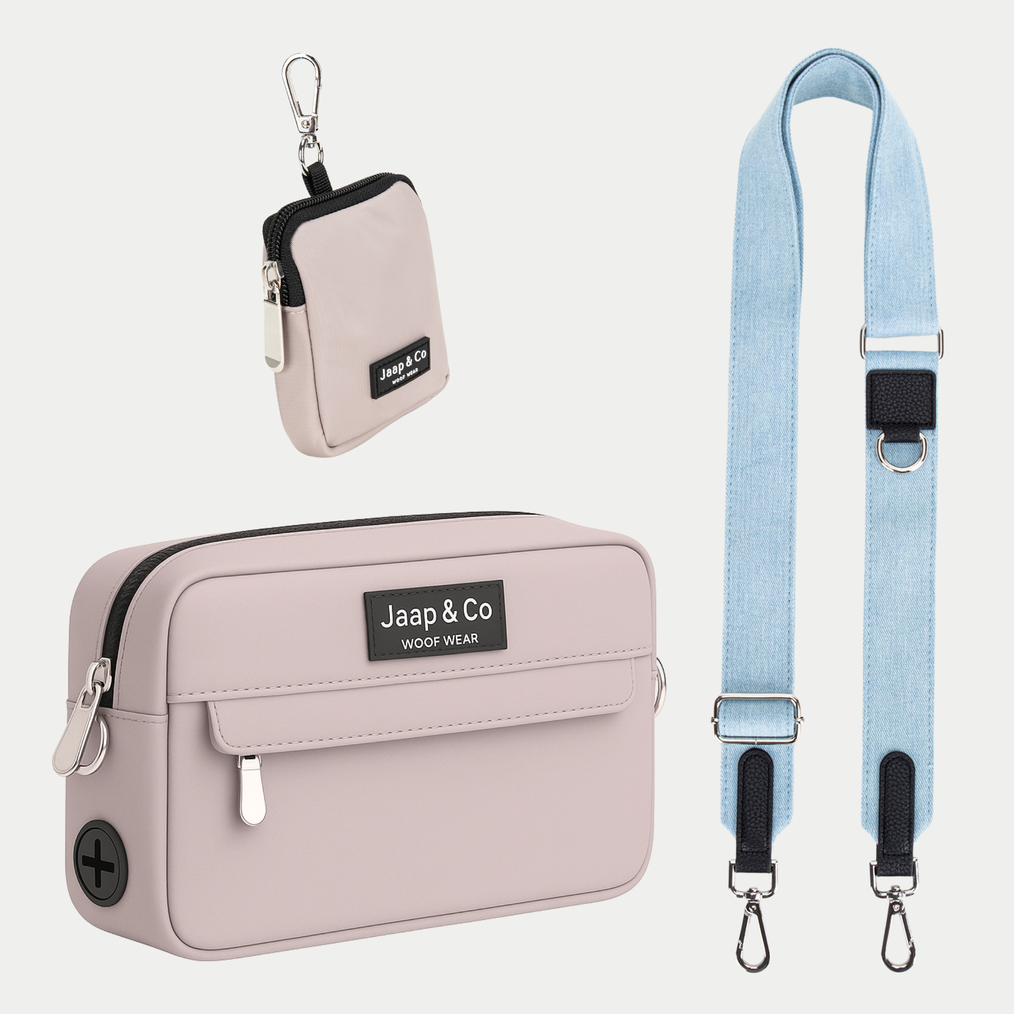Taupe kleurige Dogmom Bag met lichtblauwe denim schouderband, inclusief treat pouch – set voor stijlvolle hondenwandelingen.