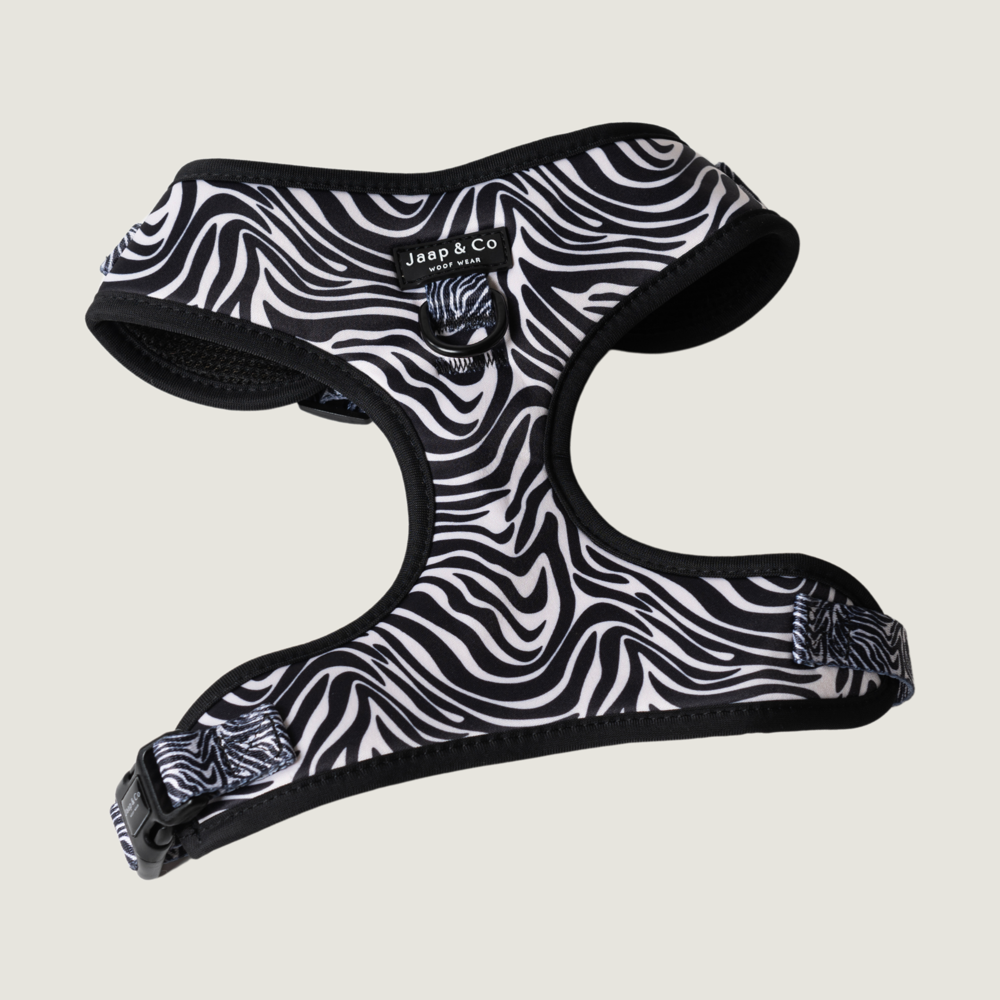 Hondentuigje van de Jaap & Co Zebra Chic collectie. Een mooie zwart wit patroon, is verstelbaar en verkrijgbaar in verschillende maten
