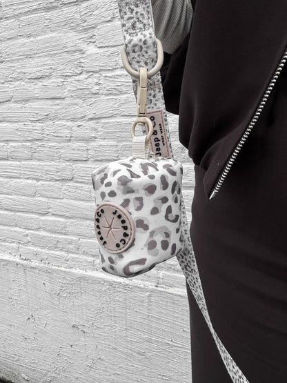 Snowy Leopard - Poepzakjeshouder
