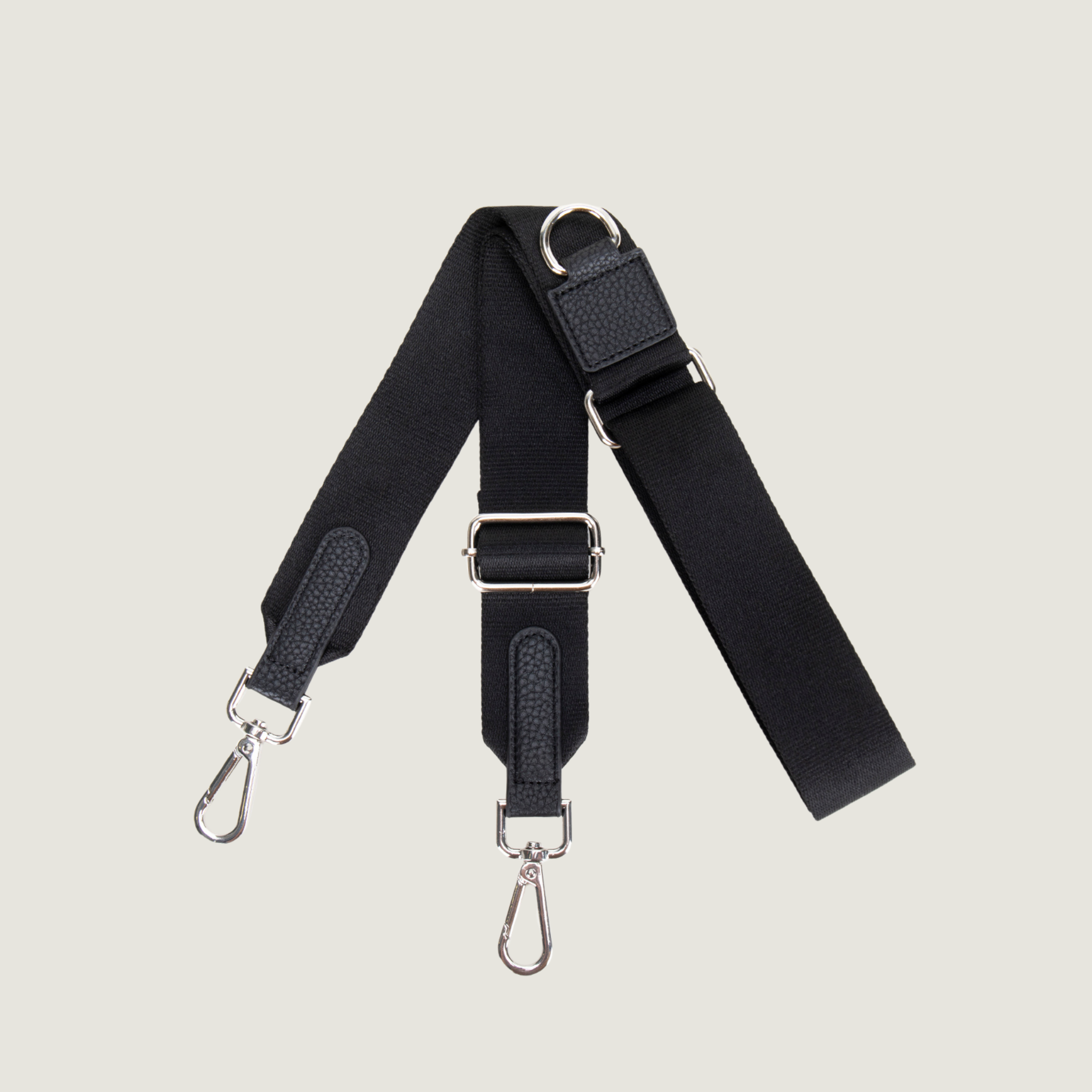 Detailfoto van Zebra Chic strap –verstelbare hondenriem-strap met zebra print en metalen gespen, passend op Dogmom Bag van Jaap &amp; Co