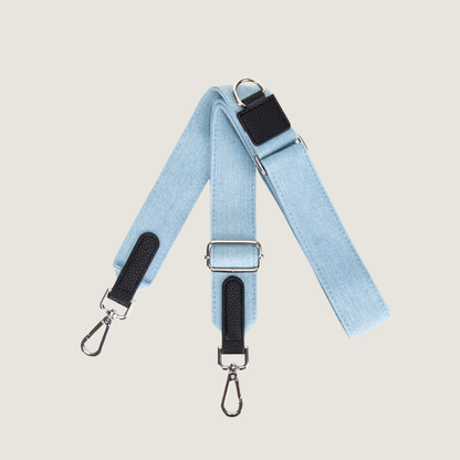 Detailfoto van Denim Days strap –verstelbare hondenriem-strap met zebra print en metalen gespen, passend op Dogmom Bag van Jaap &amp; Co