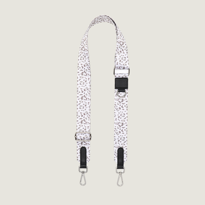 Witte strap met beige en taupe kleur leopard print met zilver hardware van de Snowy Leopard collectie van Jaap &amp; Co