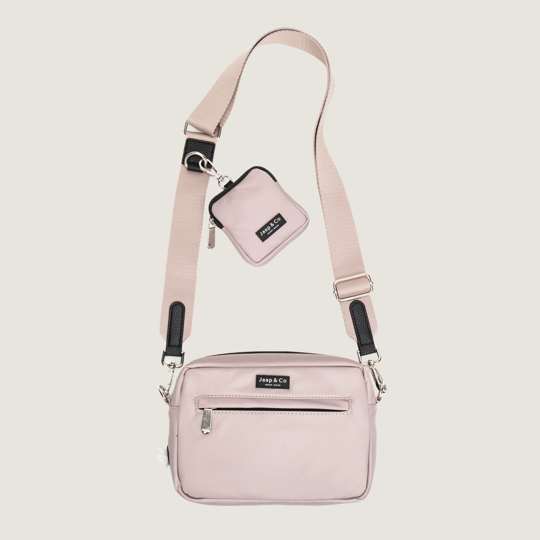 De gehele Jaap &amp; Co dogmom bag in de kleur Latte Machiato met strap (design kun je kiezen) en bijgeleverde snacktasje 