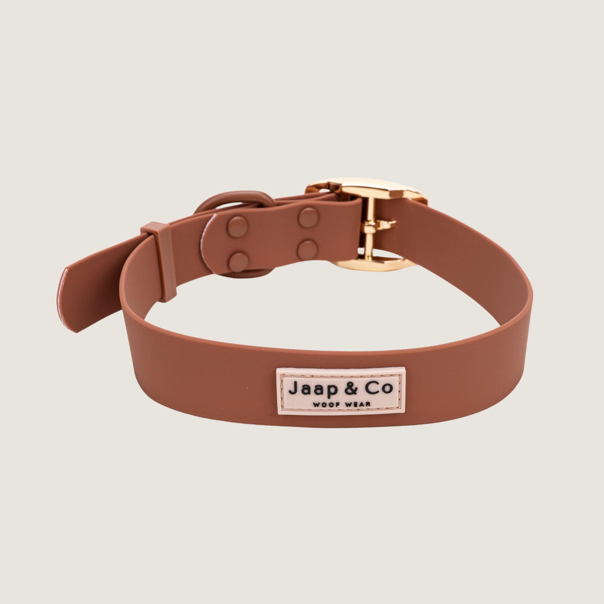 Mocha Mousse Waterproof Jaap &amp; Co hondenhalsband. Prachtige bruine waterproof halsband met gouden gesp. 