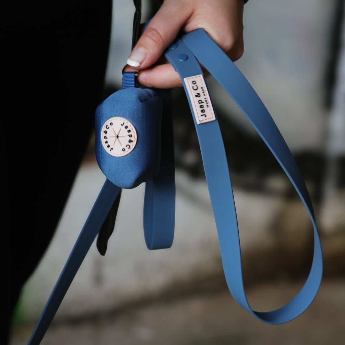 Waterproof hondenriem van de Bold Bluew Waterproof collectie van Jaap &amp; Co. Een prachtige diep blauwe kleur. 