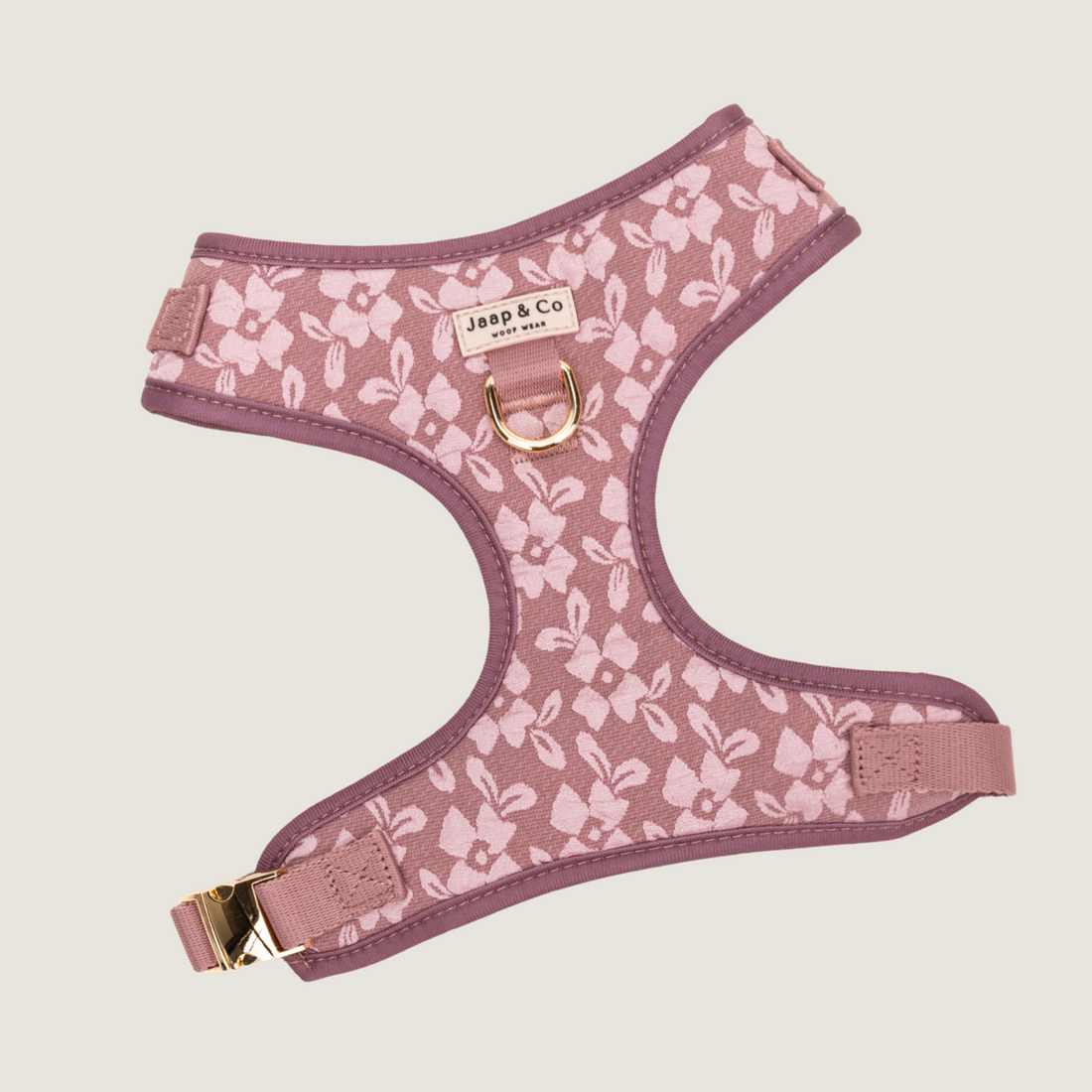 Mooie oud roze hondentuigje met licht roze bloemenprint van de Jaap & Co Rosé Dusk collectie. Bevat gouden details zoals de D-ring en clipsluiting.