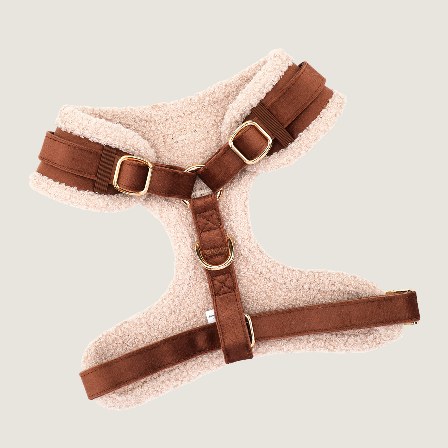 Hondentuigje perfect voor de herfst, een mooie bruine velvet kleur en aan de binnenkant beige teddy stof van Jaap &amp; Co