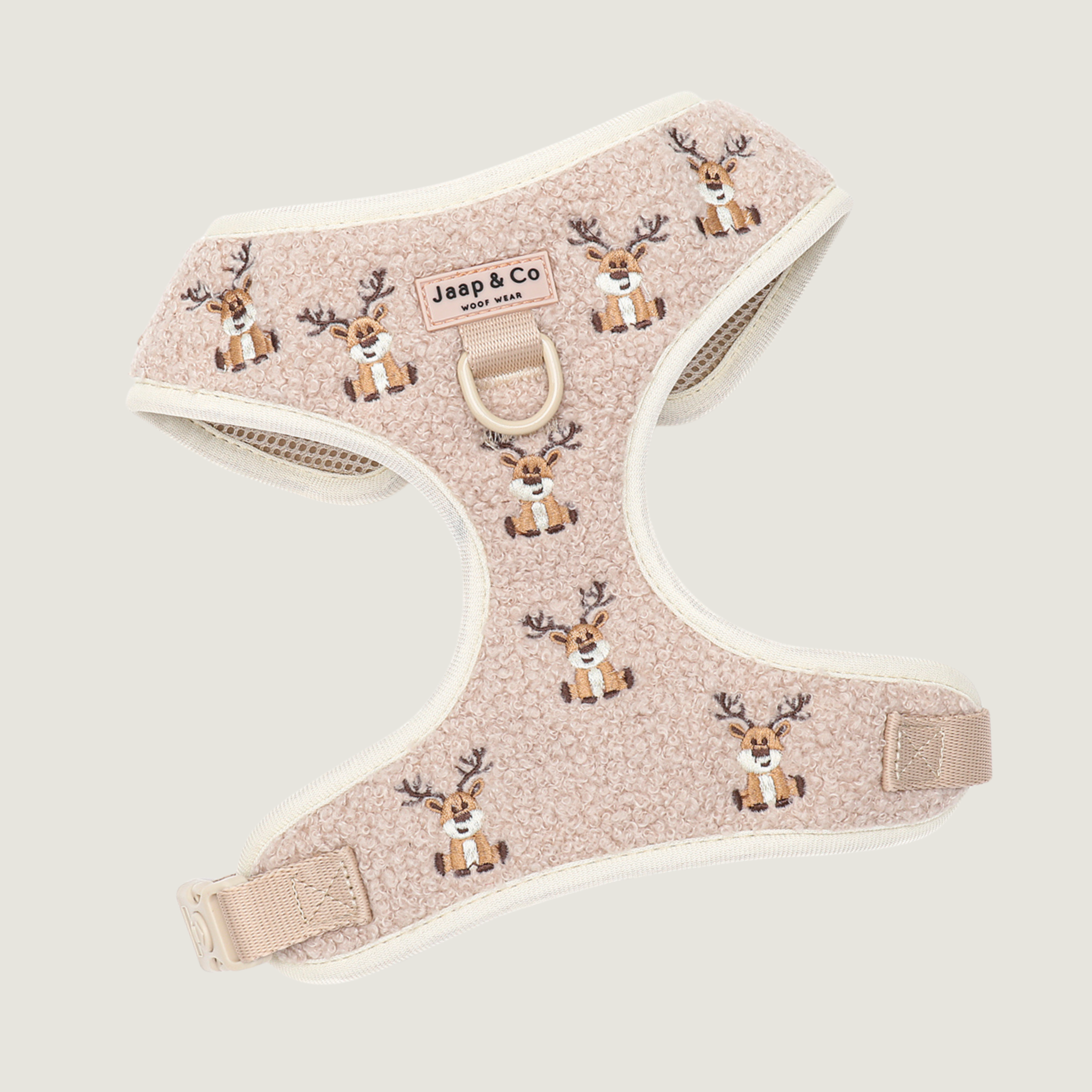 De limited edition hondentuigje voor de kerst. Een prachtige beige teddy stof  met daarop rendieren geborduurd. Aan de binnenkant ademend mesh materiaal.