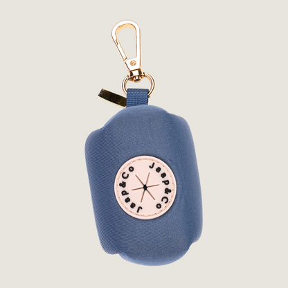 Poepzakjeshouder die matcht met de gehele Bold Blue Waterproof collectie, een mooie diepblauwe kleur.