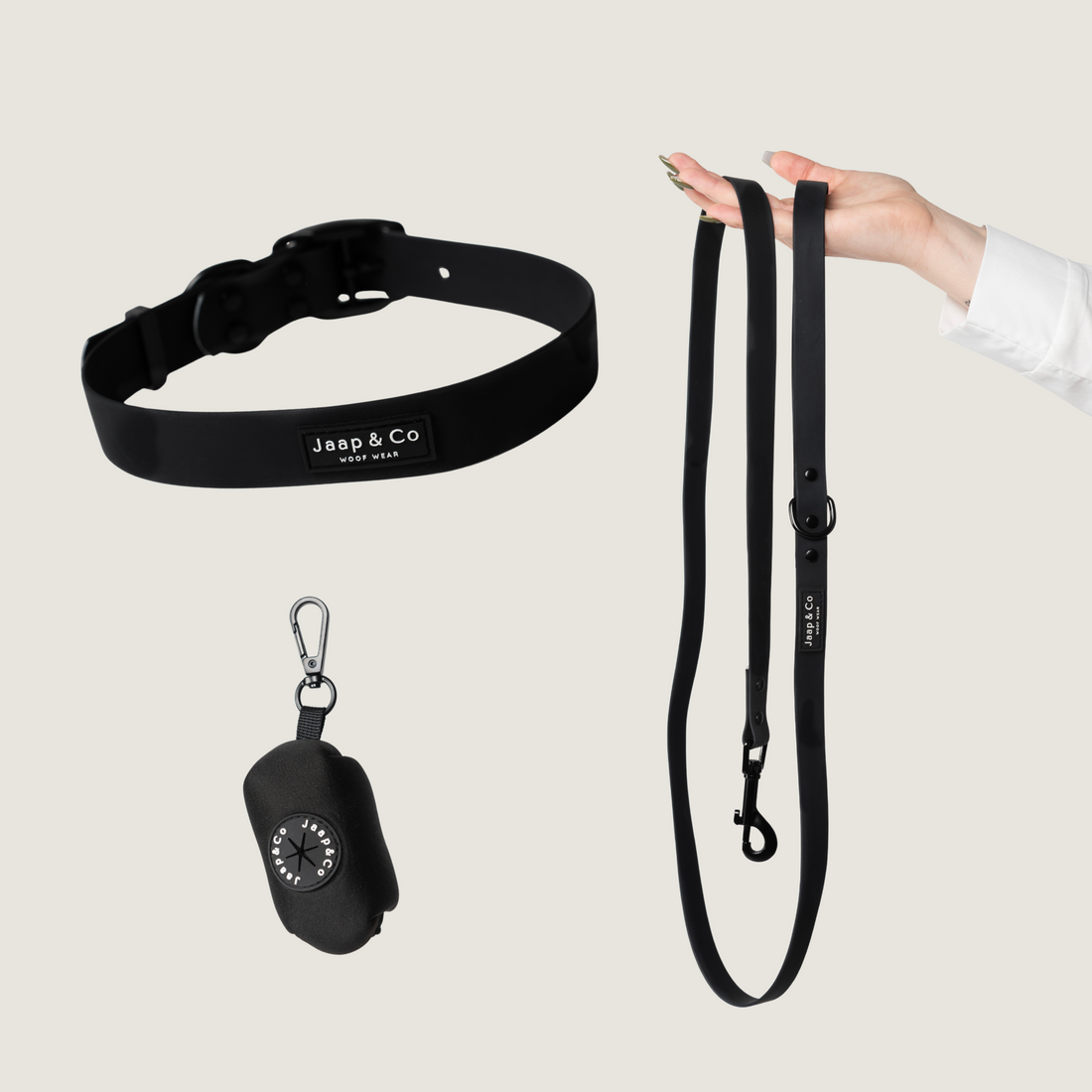 Waterproof Set hondenhalsband, riem en poepzakjeshouder van de Jaap &amp; Co Black Paw Waterproof collectie