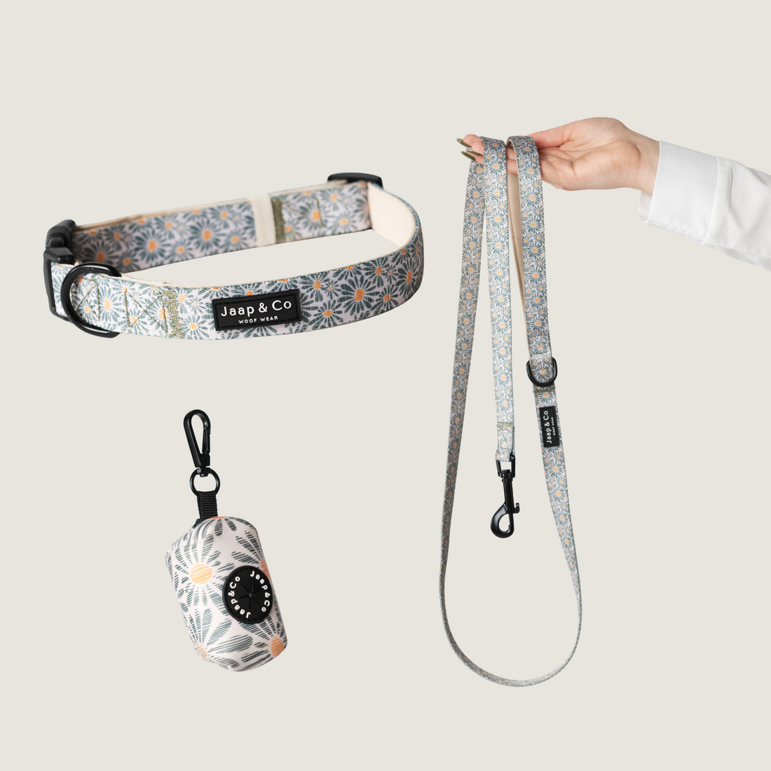 Bloemenprint set hondenhalsband, riem en poepzakjeshouder van de Jaap & Co Floral Memories collectie